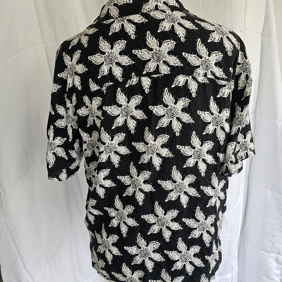 Quicksilver x Stranger Things Upside Down Button Up Top - Picture 7 of 11